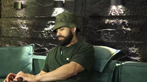 Leo  Diaz online show from September 27, 2025, 2:05 am