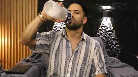 Leo  Diaz online show from April 19, 2026, 4:12 am