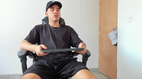 Leo Jones online show from February 20, 2025, 4:03 pm