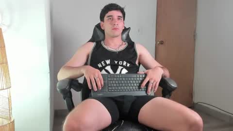 Snapshot of leo_jones389 chatting on July 3, 2026, 11:33 pm Leo Jones online show from July 3, 2026, 11:33 pm