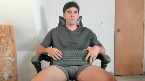 Snapshot of leo_jones389 chatting on July 19, 2026, 9:29 pm Leo Jones online show from July 19, 2026, 9:29 pm