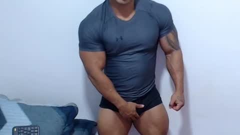 Snapshot of leo_muscleboy chatting on June 17, 2026, 3:09 am Leo online show from June 17, 2026, 3:09 am