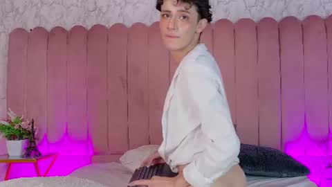 Snapshot of leo_williams_ chatting on July 19, 2026, 12:25 am Leo Williams online show from July 19, 2026, 12:25 am
