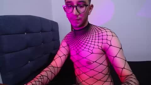 Snapshot of leoh_hades chatting on October 30, 2025, 1:51 am Leoh online show from October 30, 2025, 1:51 am