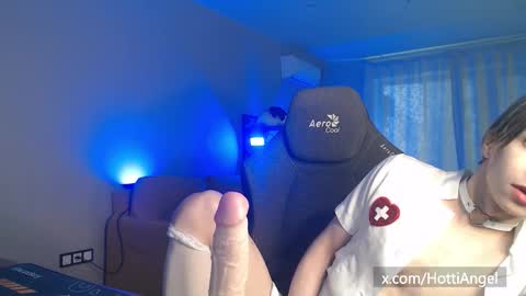 Leon online show from December 2, 2025, 10:31 am