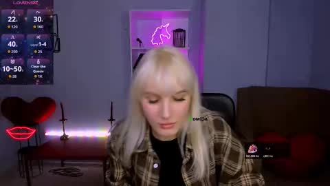 Snapshot of leona_light chatting on November 17, 2025, 1:55 am Leona online show from November 17, 2025, 1:55 am