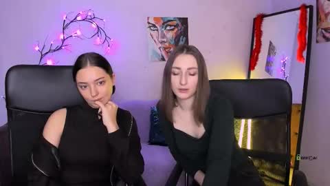 Snapshot of leona_light chatting on November 20, 2025, 6:57 am Leona online show from November 20, 2025, 6:57 am