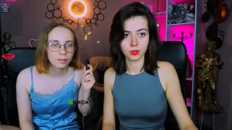 Snapshot of leona_light chatting on November 20, 2025, 7:02 pm Leona online show from November 20, 2025, 7:02 pm