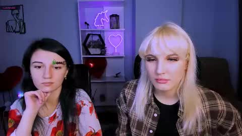 Snapshot of leona_light chatting on November 24, 2025, 8:08 pm Leona online show from November 24, 2025, 8:08 pm