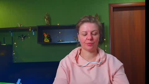 Snapshot of leona_tracie chatting on April 30, 2026, 9:08 pm Leona tracie online show from April 30, 2026, 9:08 pm