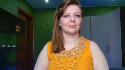 Snapshot of leona_tracie chatting on May 25, 2026, 9:10 pm Leona tracie online show from May 25, 2026, 9:10 pm