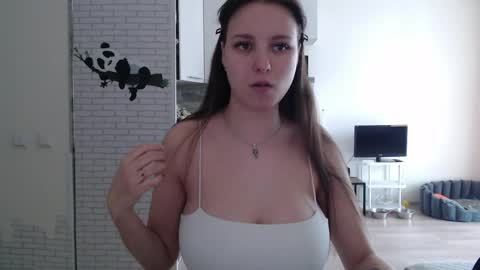 Snapshot of leonaalove chatting on April 7, 2026, 11:32 am Leonaalove online show from April 7, 2026, 11:32 am