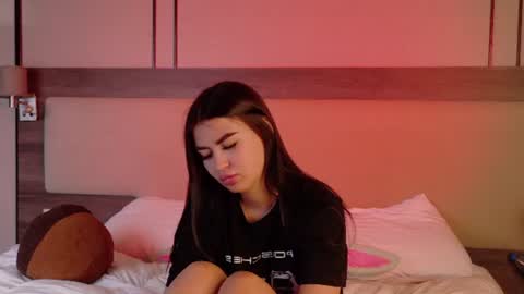 Snapshot of leonameilee chatting on June 28, 2026, 6:30 am Mila online show from June 28, 2026, 6:30 am