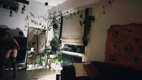 Snapshot of leonamell chatting on September 10, 2025, 10:43 pm Leo online show from September 10, 2025, 10:43 pm