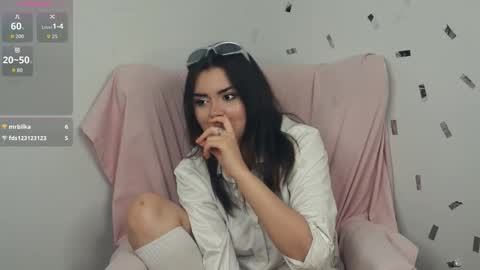 Mia online show from September 9, 2025, 9:14 pm