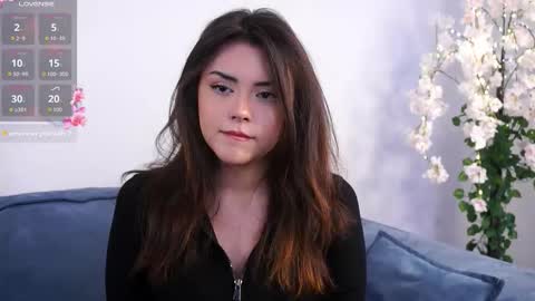 Mia online show from November 16, 2025, 8:09 am