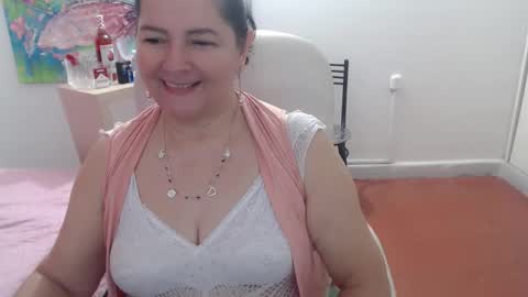 leonela   online show from October 14, 2025, 2:45 am