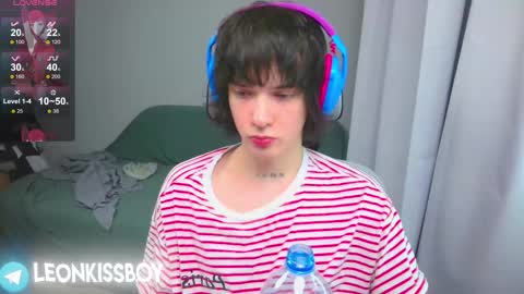 leonkissboy online show from April 20, 2026, 6:53 pm