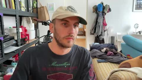 Snapshot of leonvampire chatting on October 7, 2025, 10:34 am Leon online show from October 7, 2025, 10:34 am