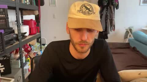 Snapshot of leonvampire chatting on November 28, 2025, 1:36 pm Leon online show from November 28, 2025, 1:36 pm