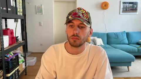 Leon online show from April 26, 2026, 12:47 pm