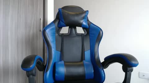 leostorm25 online show from October 28, 2025, 9:39 pm