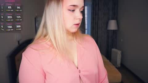 Hello everyone Im Lora Its my first day Were going to have fun together online show from October 13, 2025, 5:07 am