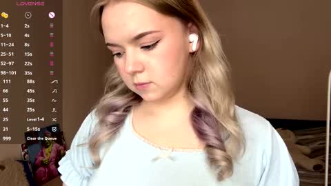 Hello everyone Im Lora Its my first day Were going to have fun together online show from February 16, 2026, 7:04 am