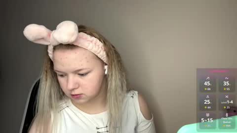 Hello everyone Im Lora Its my first day Were going to have fun together online show from February 23, 2026, 5:05 am