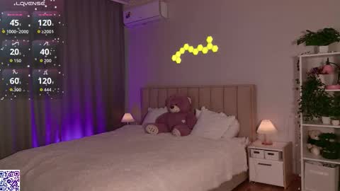 Nicole Moore online show from September 12, 2025, 3:12 pm