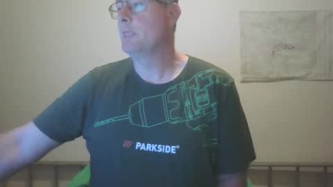 Snapshot of lerase40 chatting on November 14, 2025, 5:06 am homquisgode online show from November 14, 2025, 5:06 am