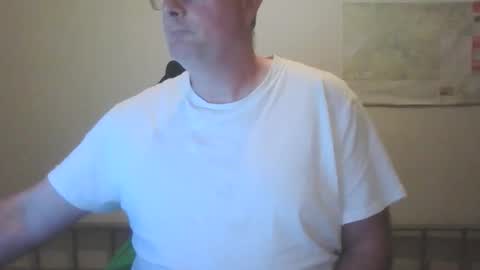 Snapshot of lerase40 chatting on November 24, 2025, 2:39 pm homquisgode online show from November 24, 2025, 2:39 pm