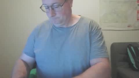 Snapshot of lerase40 chatting on December 5, 2025, 5:16 am homquisgode online show from December 5, 2025, 5:16 am