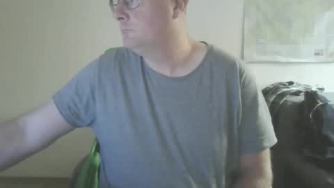 Snapshot of lerase40 chatting on December 14, 2025, 9:36 am homquisgode online show from December 14, 2025, 9:36 am