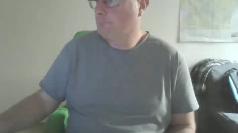 Snapshot of lerase40 chatting on December 16, 2025, 10:42 am homquisgode online show from December 16, 2025, 10:42 am