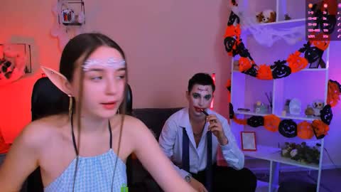 leslie_bird online show from October 31, 2025, 8:59 am