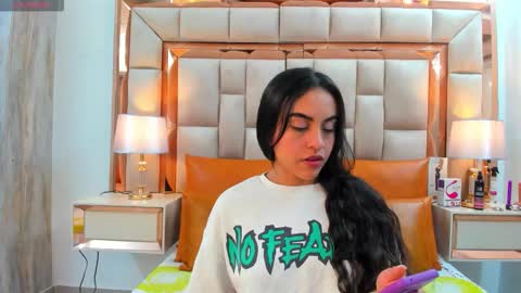 LeslieBush online show from November 9, 2025, 11:08 am