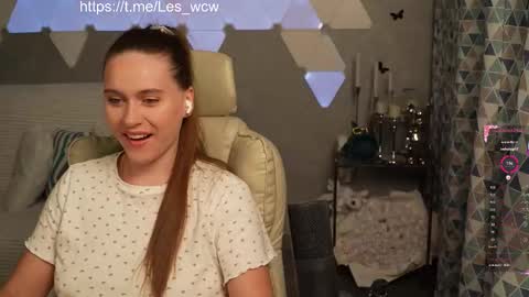 LeslieKorfs online show from November 3, 2025, 10:42 pm