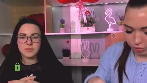 lesly_chilli online show from February 9, 2026, 4:33 pm