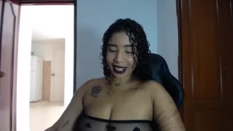 lesly online show from February 19, 2025, 7:48 pm