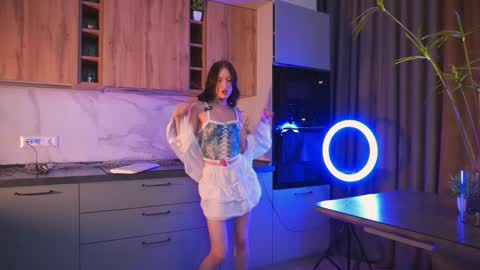 Snapshot of lessyluiz chatting on September 21, 2025, 12:23 am Hi my name is Lessy I am 18 years old. Im new here but I really like making new acquaintances online show from September 21, 2025, 12:23 am