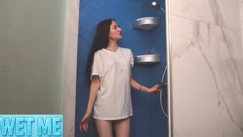 Snapshot of lessyluiz chatting on October 5, 2025, 1:59 am Hi my name is Lessy I am 18 years old. Im new here but I really like making new acquaintances online show from October 5, 2025, 1:59 am