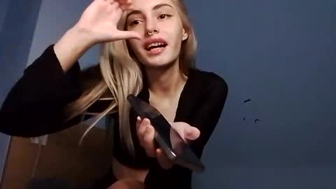 lesyawhite online show from November 2, 2025, 6:54 pm