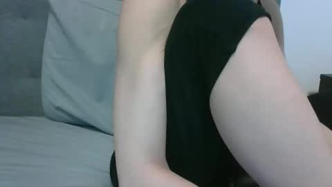 lets_play143 online show from April 19, 2026, 9:50 pm