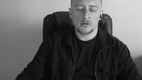 lev1ngston online show from April 6, 2026, 4:32 am