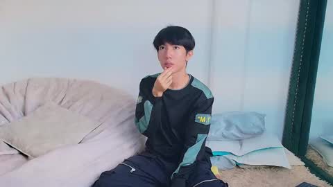 Snapshot of levi_ackermann1 chatting on March 7, 2025, 3:28 pm Levi online show from March 7, 2025, 3:28 pm