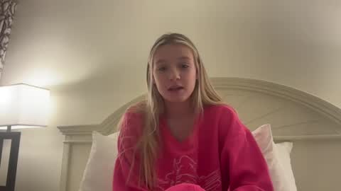 Snapshot of lexaarose05 chatting on January 3, 2025, 12:11 am lexisRose online show from January 3, 2025, 12:11 am