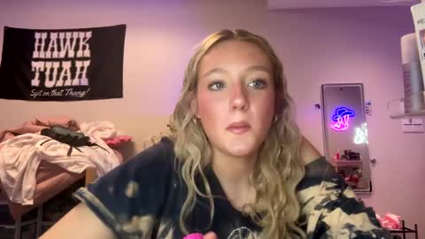 Snapshot of lexaarose05 chatting on January 26, 2025, 1:41 am lexisRose online show from January 26, 2025, 1:41 am