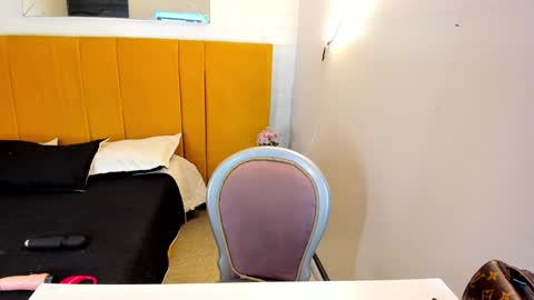 Lexi Howard  online show from December 20, 2024, 6:40 am