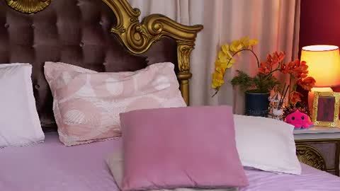 Luna online show from July 23, 2026, 8:18 pm
